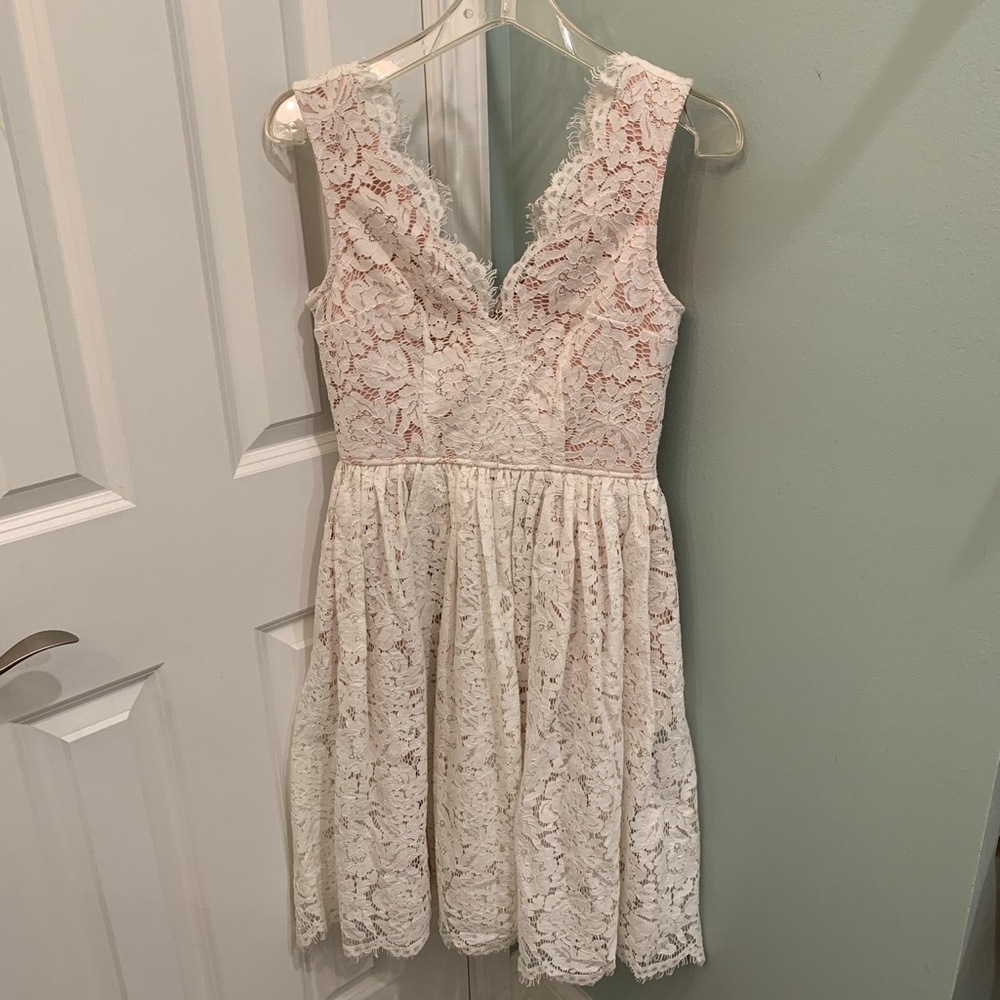 Lulus knee length lacy nude dress(WITH POCKETS!!)